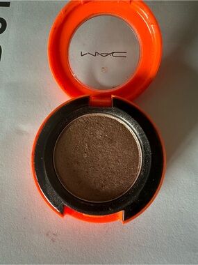 MAC Cosmetics Shimmery Taupe-Brown Single Eyeshadow